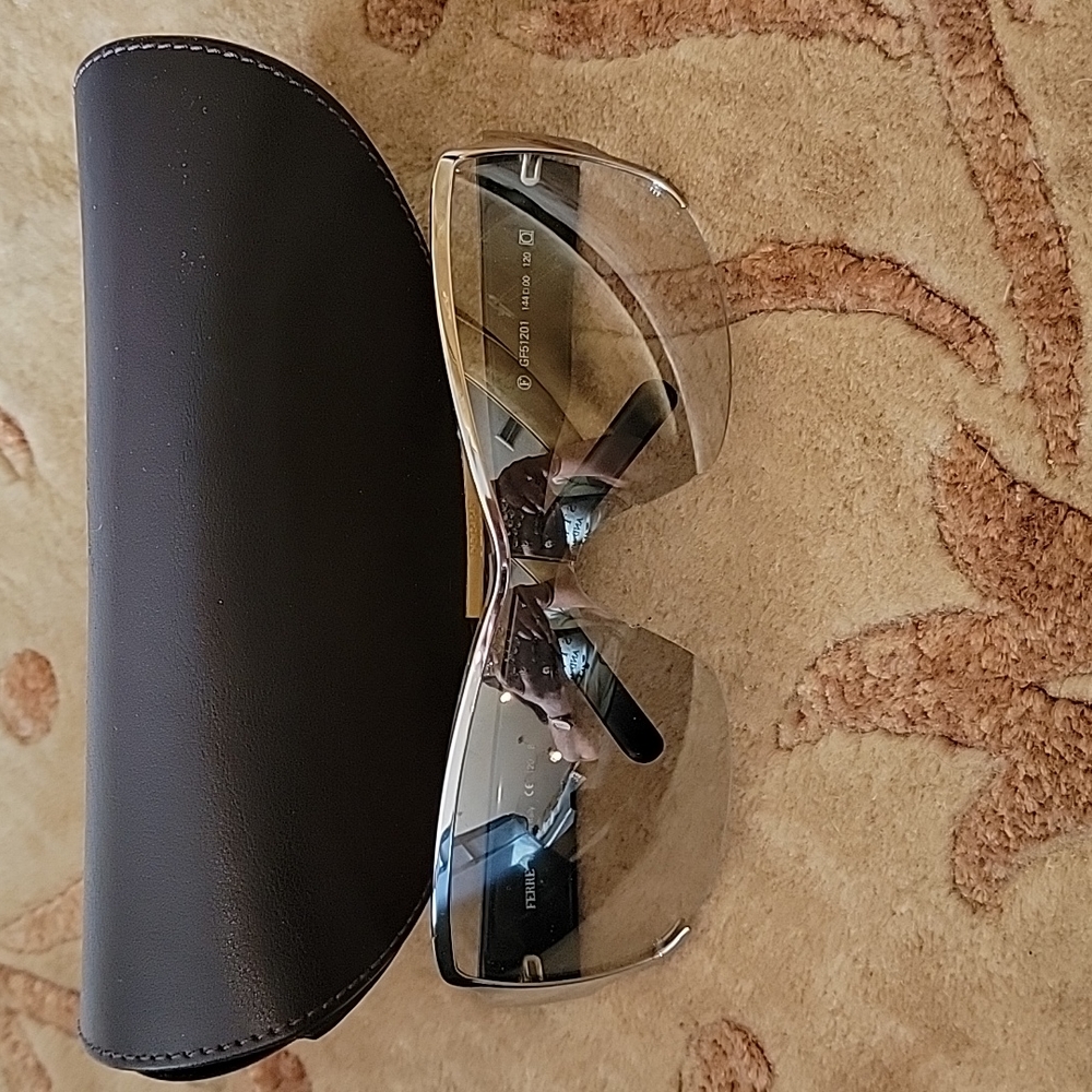 Shades - Picture 4 of 5